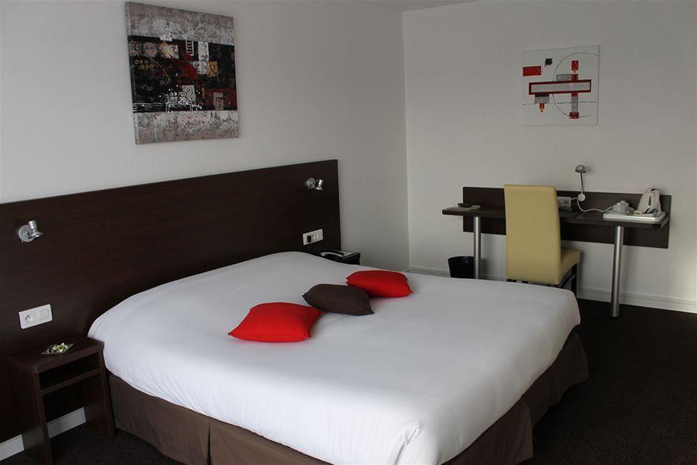 Logis Hotel & Restaurant - Le Relais De Montigny Montigny  エクステリア 写真