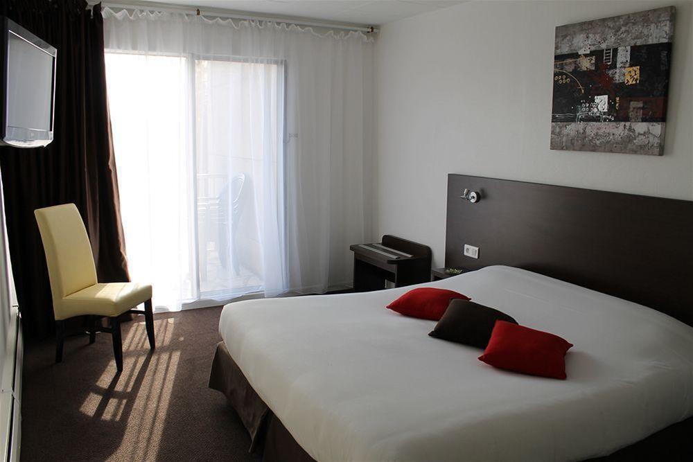 Logis Hotel & Restaurant - Le Relais De Montigny Montigny  エクステリア 写真