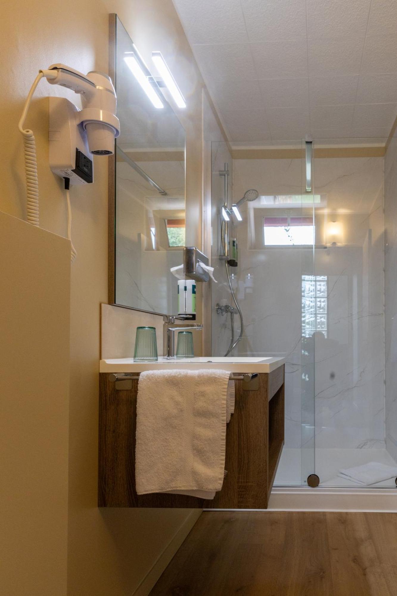 Logis Hotel & Restaurant - Le Relais De Montigny Montigny  エクステリア 写真