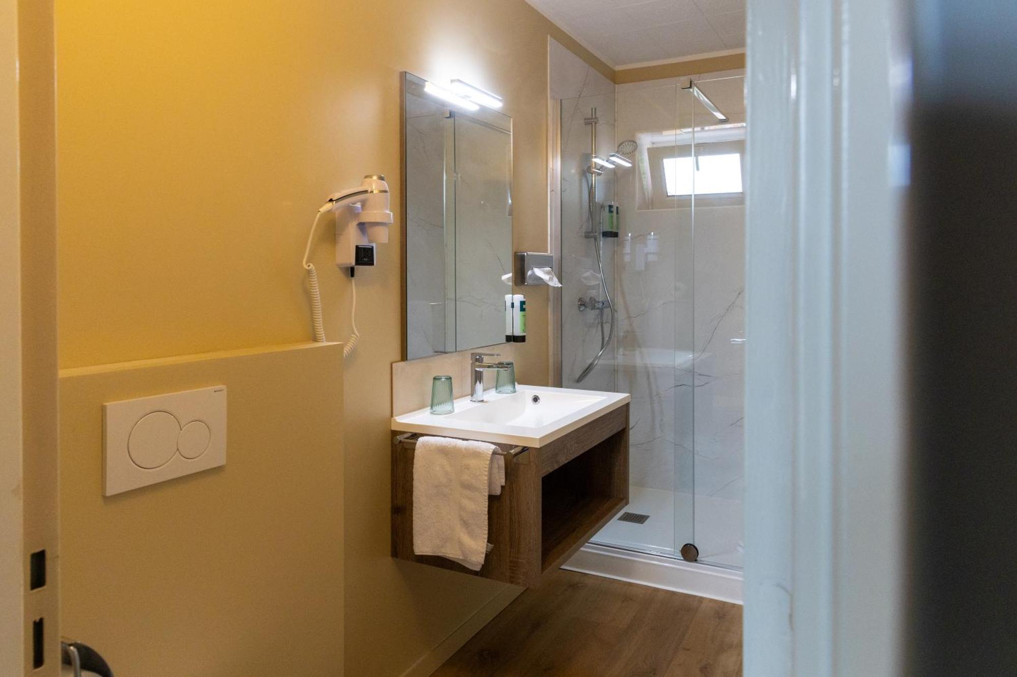 Logis Hotel & Restaurant - Le Relais De Montigny Montigny  エクステリア 写真