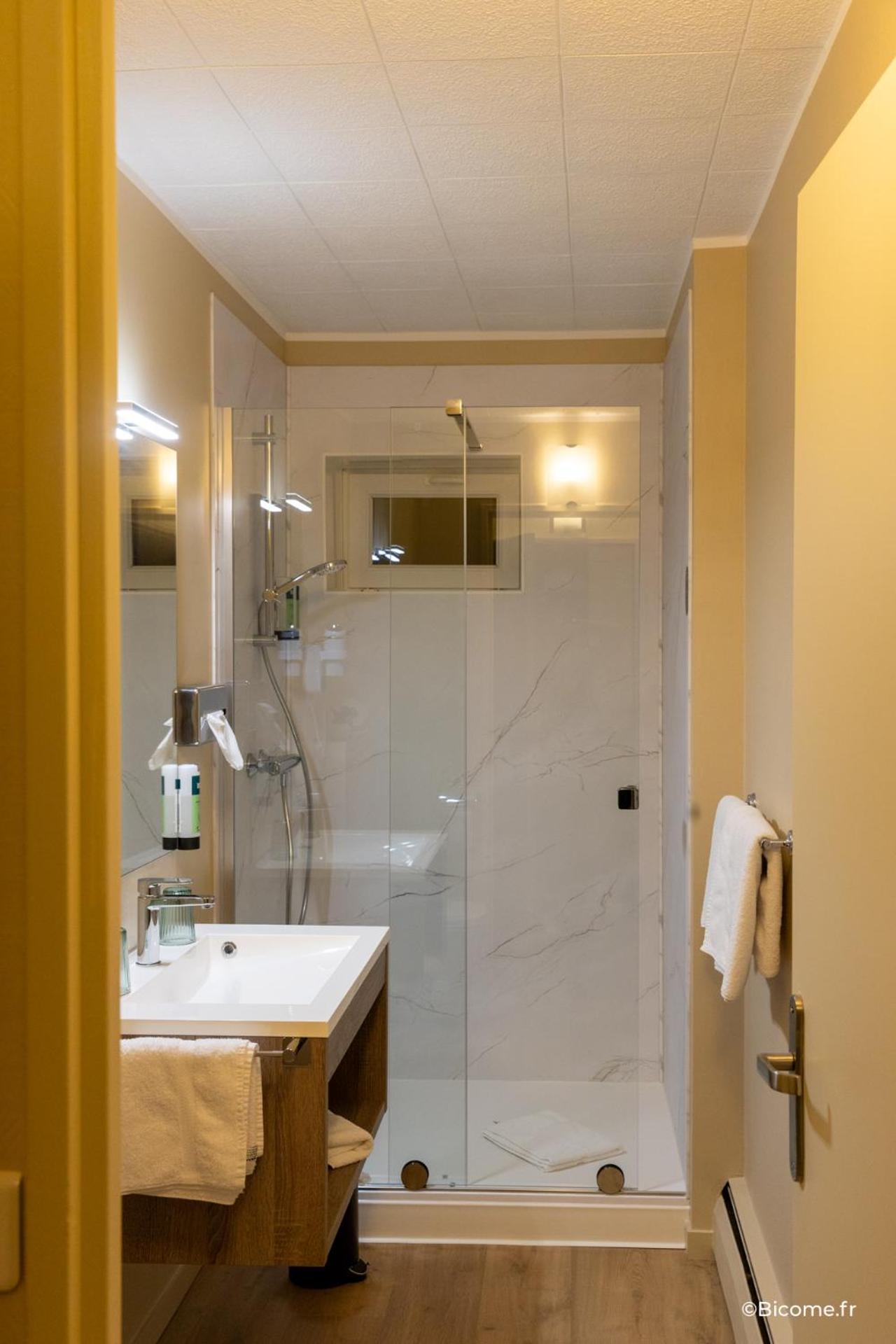 Logis Hotel & Restaurant - Le Relais De Montigny Montigny  エクステリア 写真