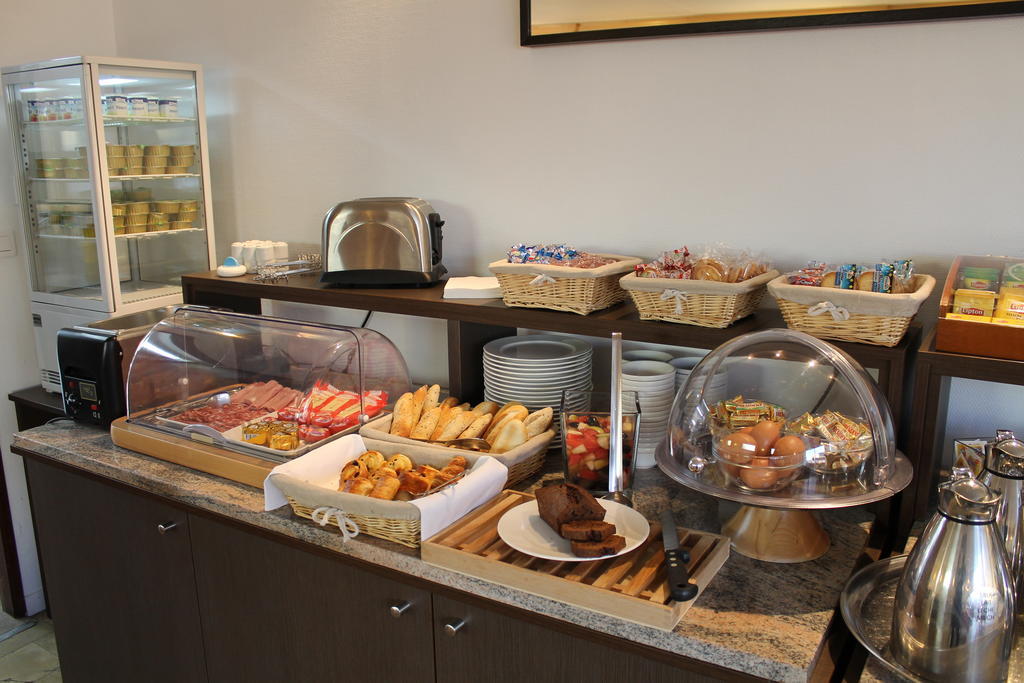 Logis Hotel & Restaurant - Le Relais De Montigny Montigny  エクステリア 写真